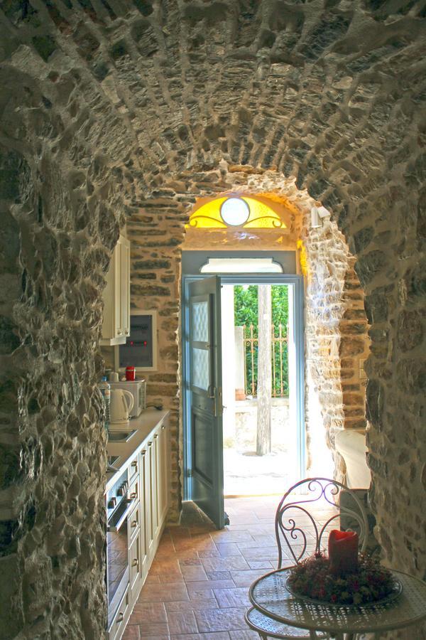 Kantounia Kalamoti Bagian luar foto